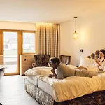 Отель Jaegerhof 4*